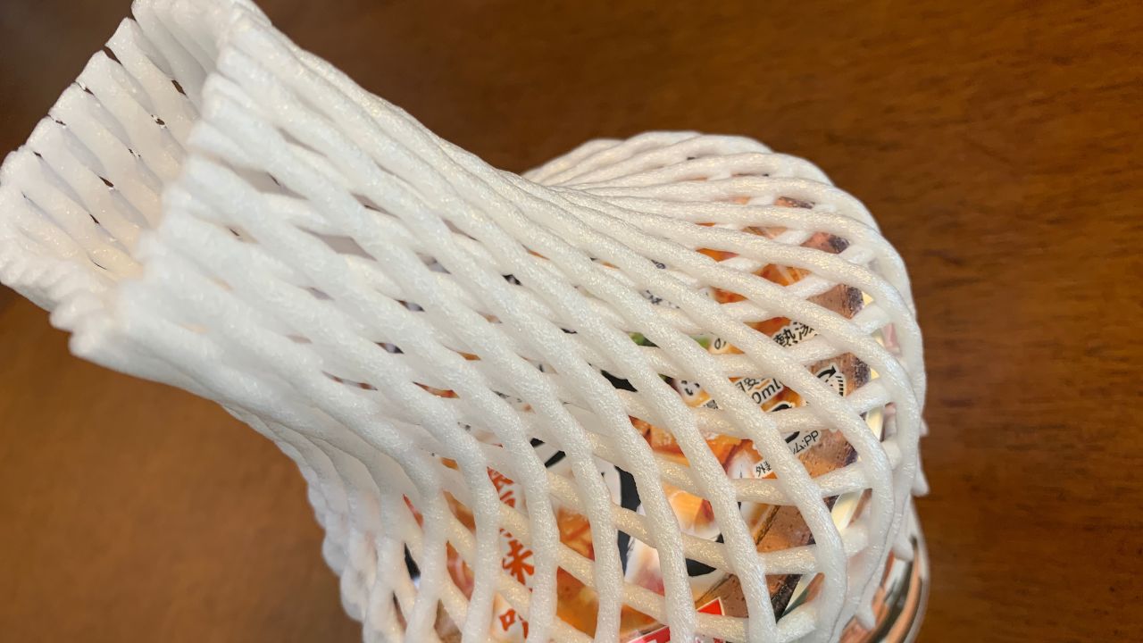 果物ネットでみそきんのフタを固定したところ1